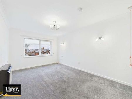 Whitegate Drive, Blackpool, FY3 - Photo 2