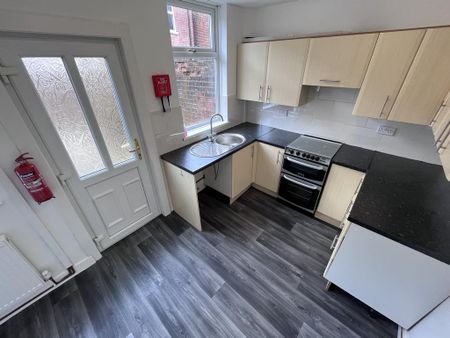 2 bedroom terraced house to rent - Photo 2