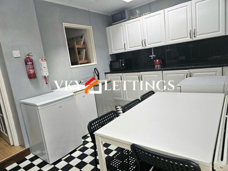 4 bedroom house of multiple occupation to rent - Photo 3