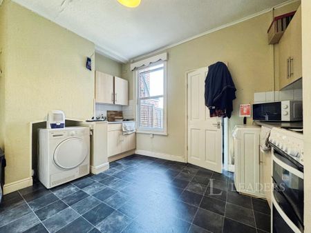 3 bedroom terraced house to rent - Photo 5