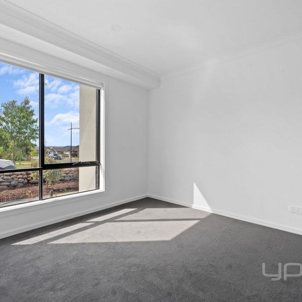 2 BEDROOM BRAND NEW TOWNHOUSE - Photo 1