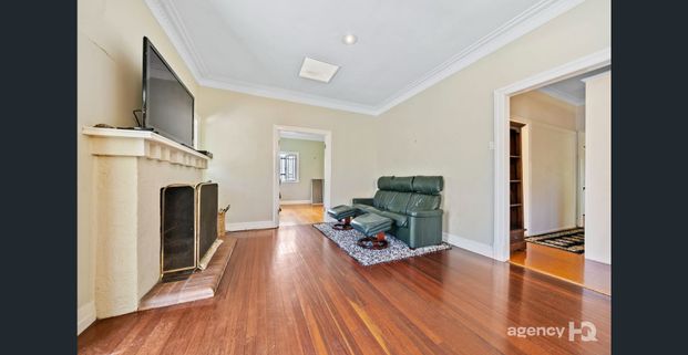 CHARACTER FAMILY HOME! - Photo 1