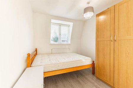 3 bedroom flat to rent - Photo 2