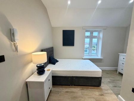 1 bedroom in a house share to rent - Photo 4