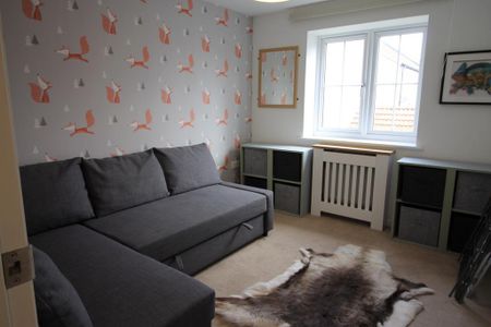 3 bedroom semi-detached house to rent - Photo 3