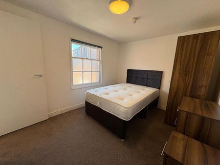 1 bedroom in a house share to rent - Photo 2