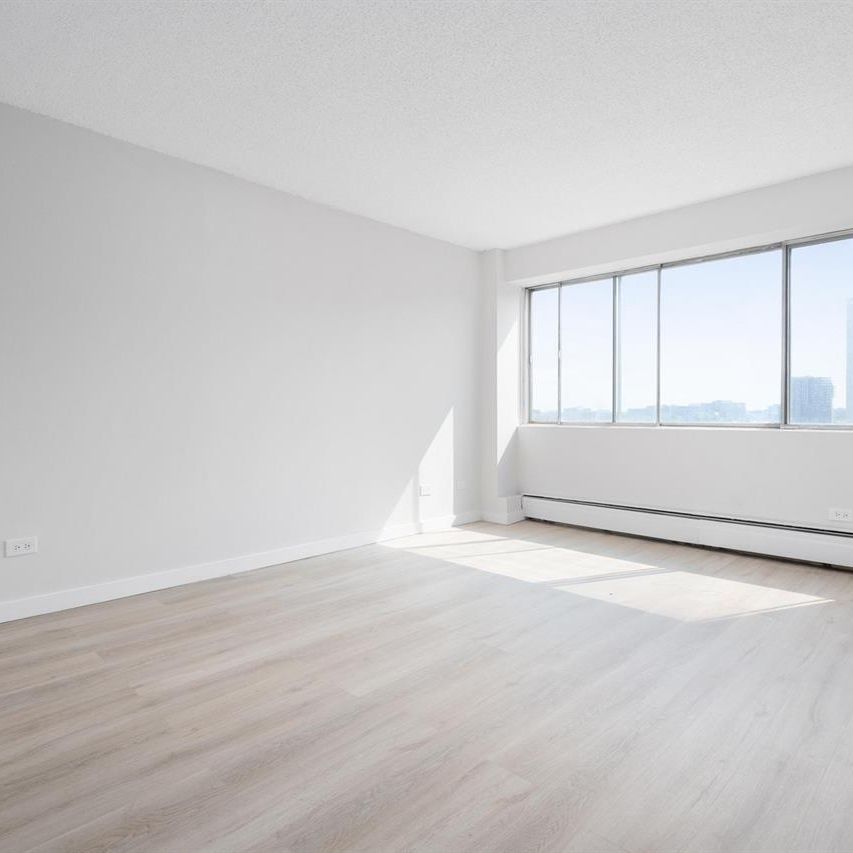 Rennovated 2 Bedroom Unit - Saint Laurent - 135 Boulevard Deguire, Saint-Laurent - Photo 1