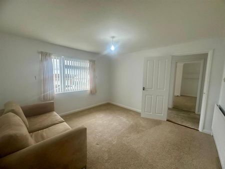 2 bedroom semi-detached bungalow to rent - Photo 4