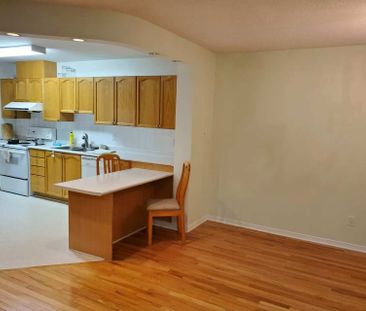 For Lease - 31 Thornbury Crescent, South of Baseline to Knoxdale, O... - Photo 4