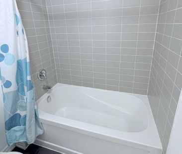 For Lease - 7 Webb Street, Bradford West Gwillimbury, Ontario - Photo 2