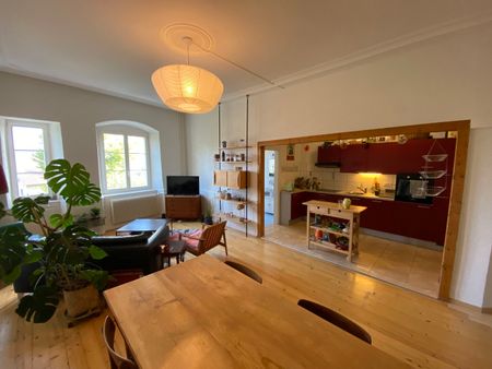 4-room apartment with 109 m2 and private elevator and balcony. - Photo 2