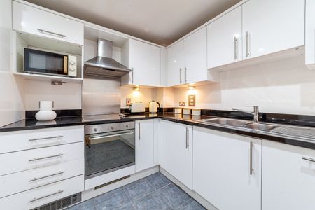 1 Bed Flat, Long Lane, SE1 - Photo 5