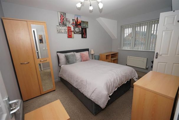 1 bedroom in a house share to rent - Photo 1