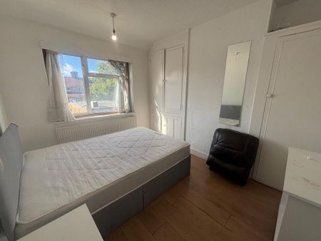 3 bedroom semi-detached house to rent - Photo 3