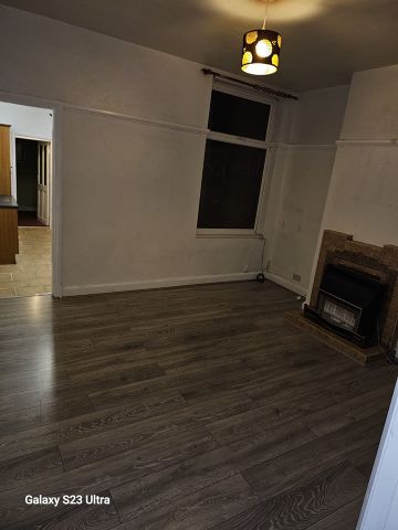 3 Bed Terraced House, Freeman Road North, LE5 - Photo 2