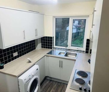 Bucks Hill, Chapel End, CV10 - Photo 6