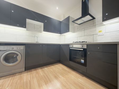 2 Bed Flat, Biscot Road, LU3 - Photo 3