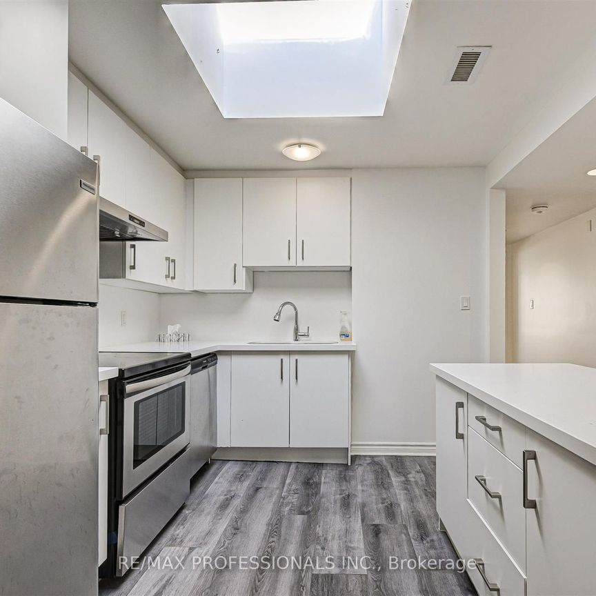 For Lease - 1425 Gerrard Street Unit# 2nd Flr, Toronto, Ontario - Photo 1