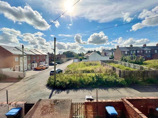 3 bedroom terraced house to rent - Photo 1