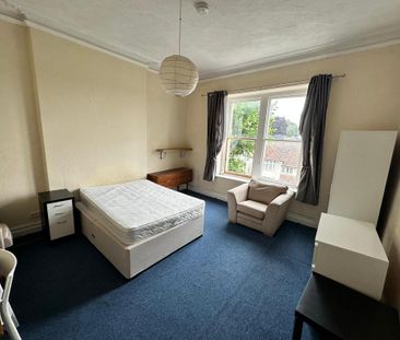 3 bedroom flat to rent - Photo 3