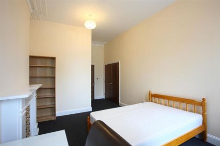 3 bedroom flat to rent - Photo 5