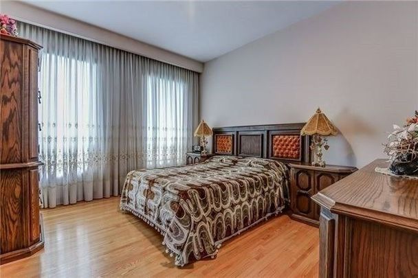 For Lease - 32 Fenton Way, Brampton, Ontario - Photo 1