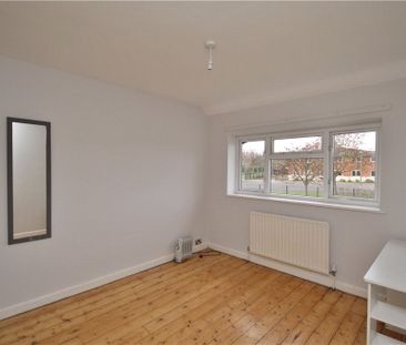Larch Avenue, Guildford, Surrey, GU1 1JY - Photo 3