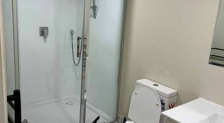 1 Bedroom Ultra Modern - Fully Furnished apartment - Photo 4