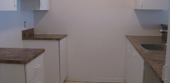 4 -1 2 800p.c. MAI $1,190. APP STYLE CONDO AIRE OUVERTE - Photo 2