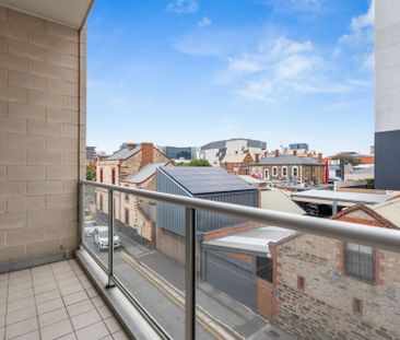 3 bedroom townhouse in the CBD! - Photo 6
