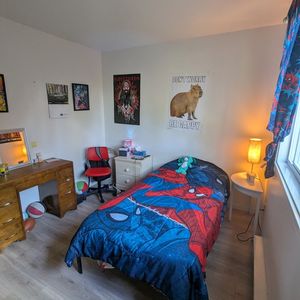 Beau Grand 4 1/2 à Louer - Photo 2