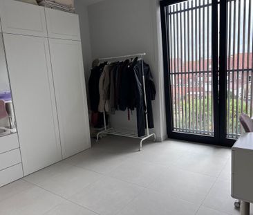 Nieuwbouwappartement met 2 slaapkamers, ruim terras en autostaanpla... - Foto 5