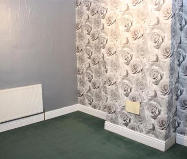 4 bedroom terraced house to rent - Photo 3