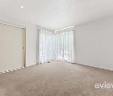 A beautiful family home in the heart of Hoppers Crossing! - Photo 5