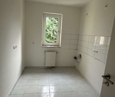 Frisch renovierte 3-Raum-Wohnung mit Balkon und Außenstellplatz! - Photo 6