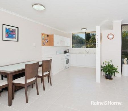 Convenient & Comfortable Living in the Heart of Indooroopilly - Photo 4
