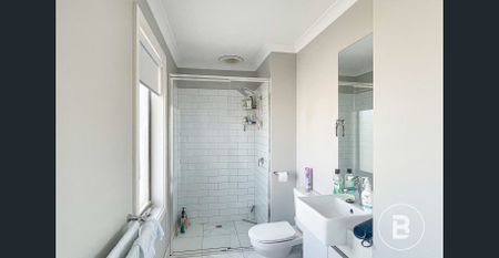 SPACIOUS EXECUTIVE HOME - Photo 2