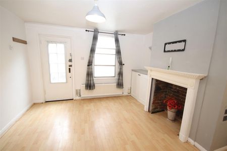 1 bedroom Terraced House to let - Photo 2