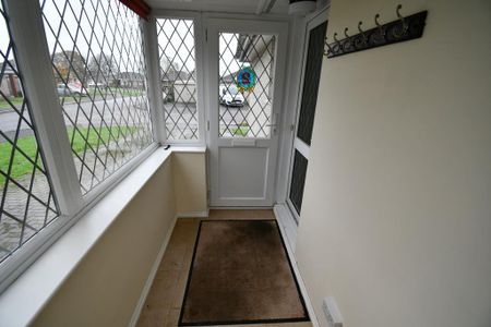 2 bedroom semi-detached bungalow to rent - Photo 3