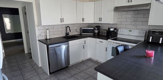 7 1/2 GRAND À LOUER, ANIMAUX ACCEPTÉS - Photo 2
