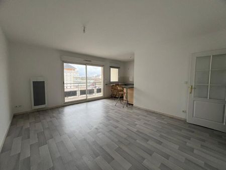 Location Appartement 3 pièces 63m² ORLEANS 45000 - Photo 2