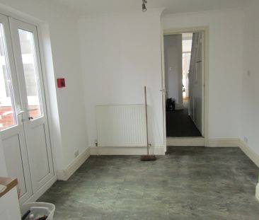 3 bed Terraced - To Let - Photo 5