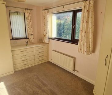 3 bedroom detached bungalow to rent - Photo 2