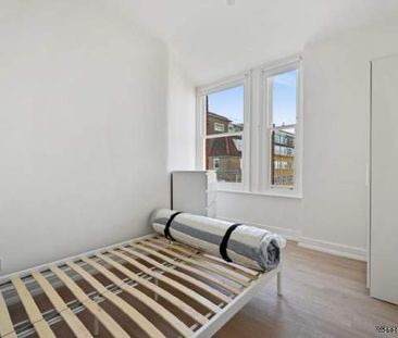 2 bedroom property to rent in London - Photo 5