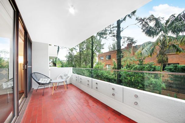 Over-sized - Semi Furnished -North-Facing Apartment With Urban Convenience - Photo 1