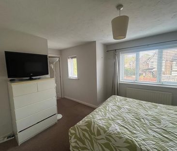 Gatley Drive, Guildford, Surrey, GU4 - Photo 2
