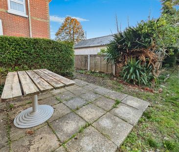 Station Road, Netley Abbey, SO31 - Photo 4