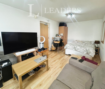 Studio to rent - Photo 2