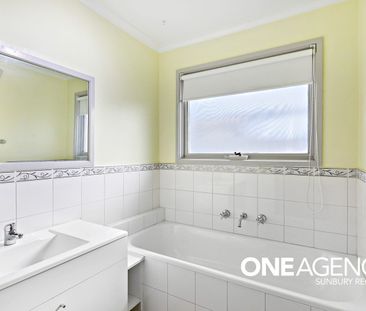 A DELIGHT ON DEAKIN - Photo 2