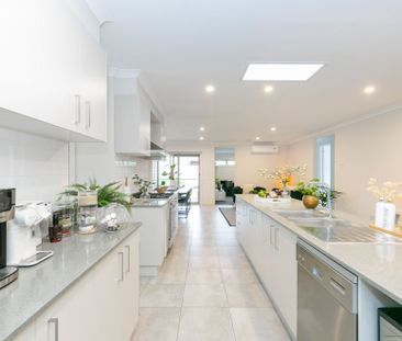 Stunning 4-Bedroom Home in Greenvale - Photo 3